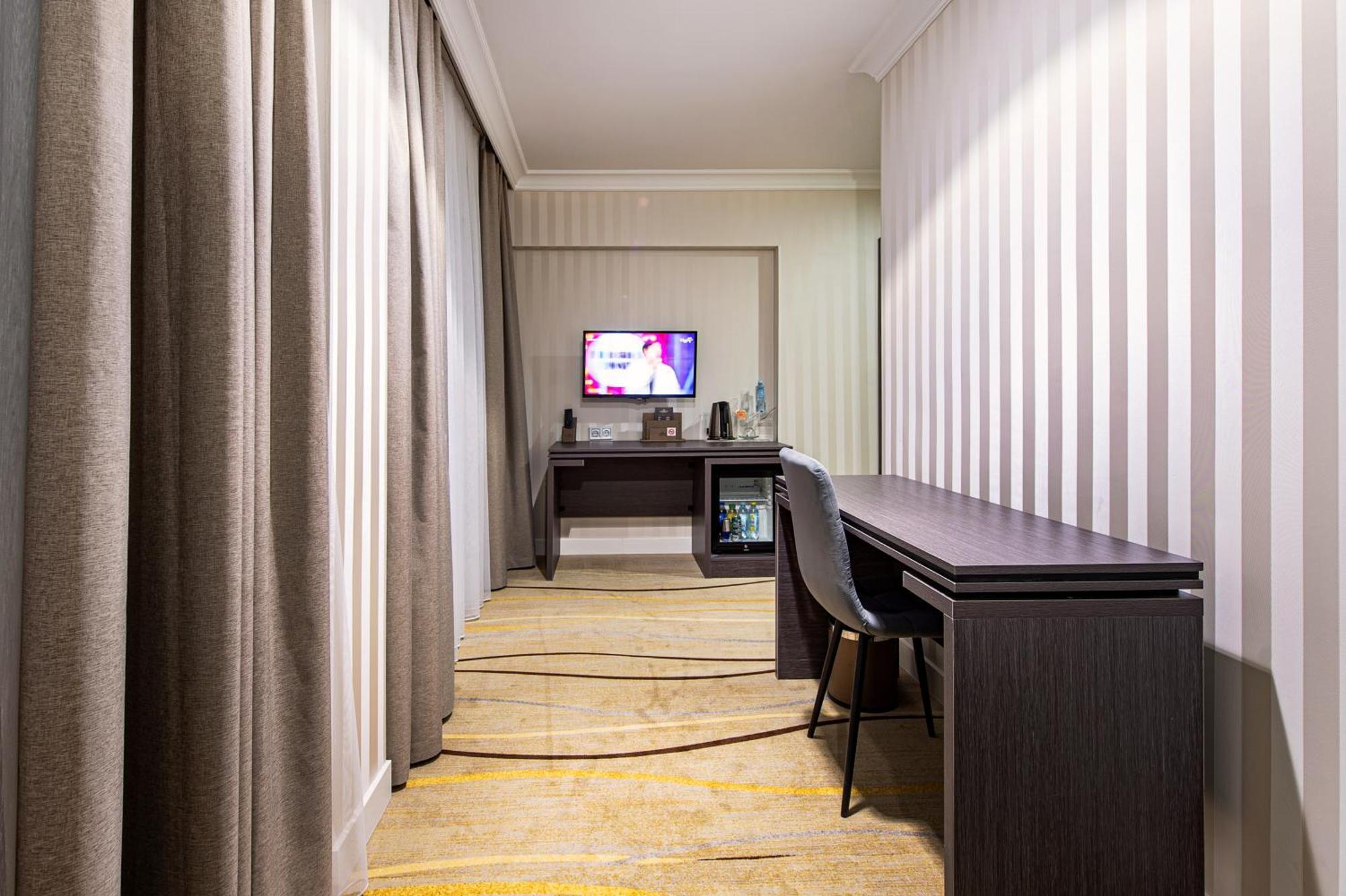 Shymkent Grand Hotel ภายนอก รูปภาพ