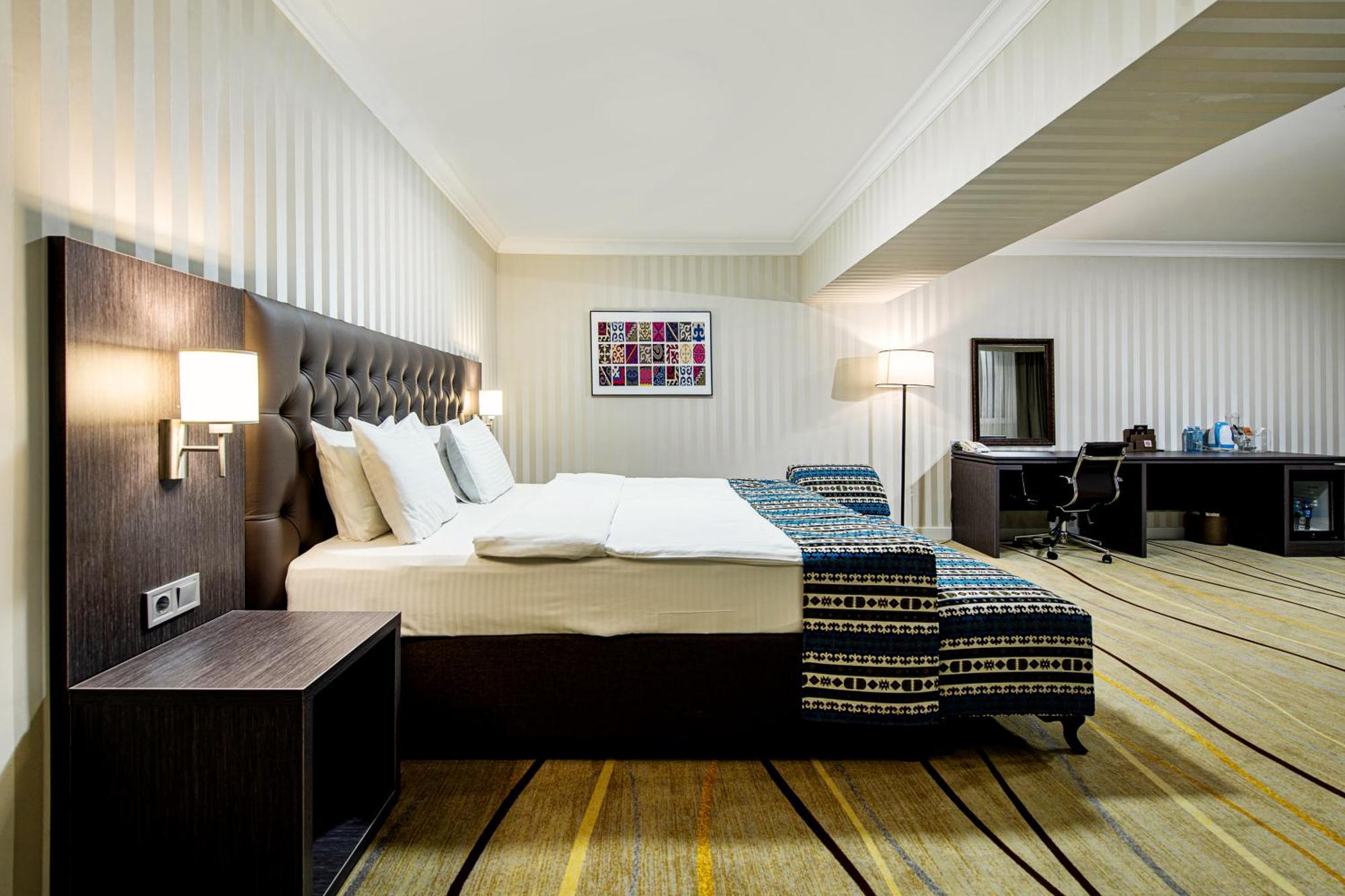 Shymkent Grand Hotel ภายนอก รูปภาพ