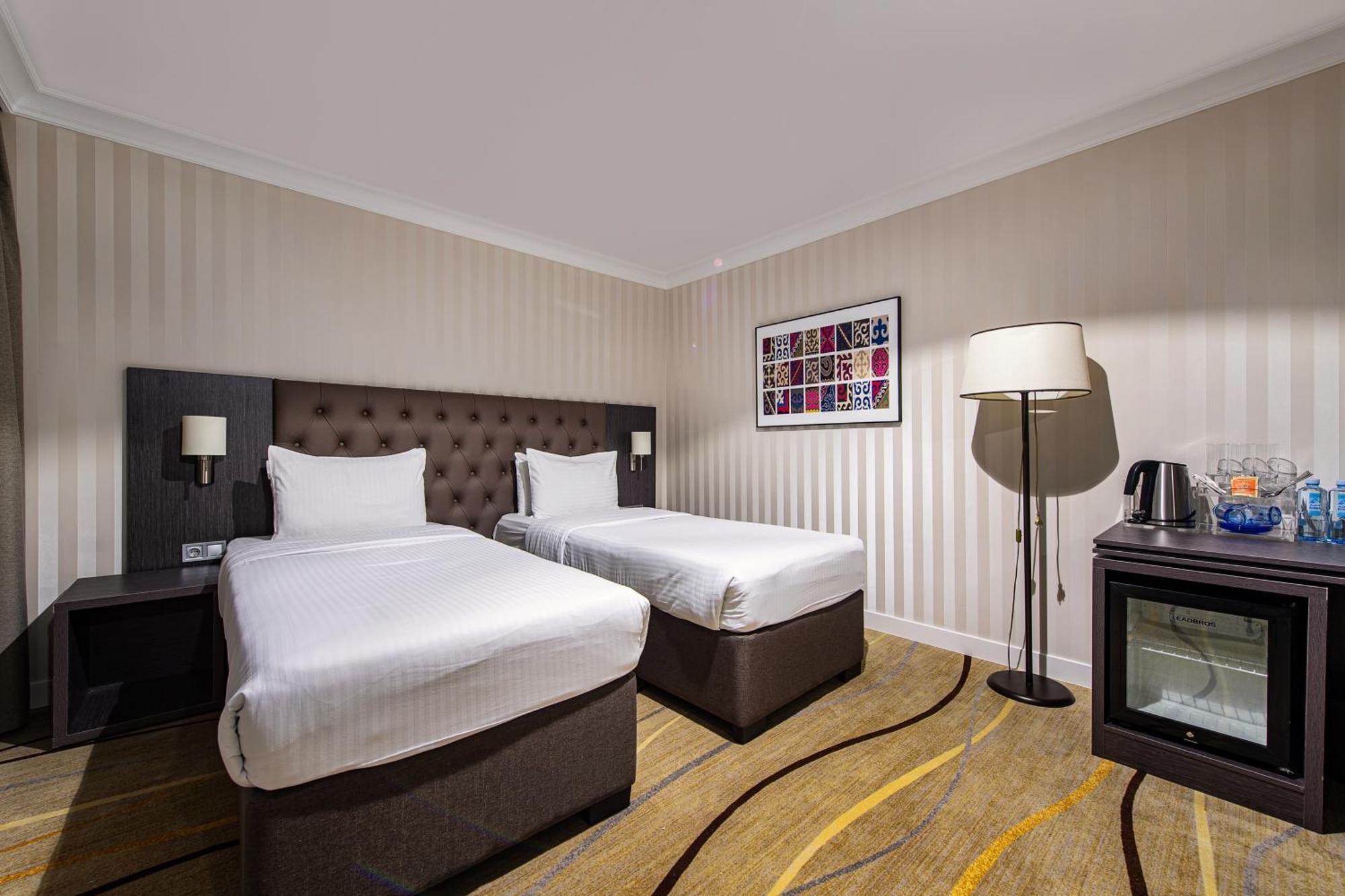 Shymkent Grand Hotel ภายนอก รูปภาพ