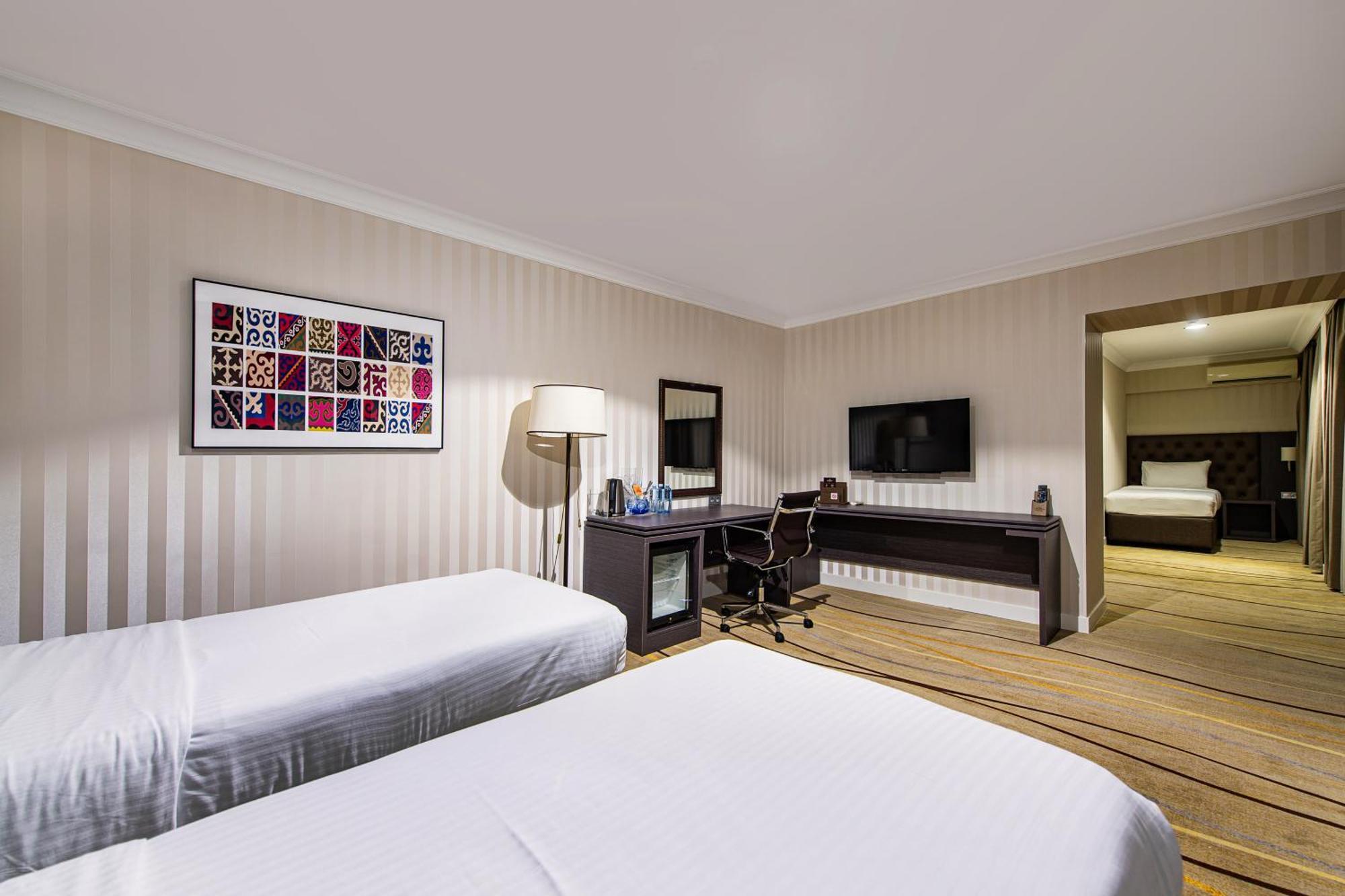 Shymkent Grand Hotel ภายนอก รูปภาพ