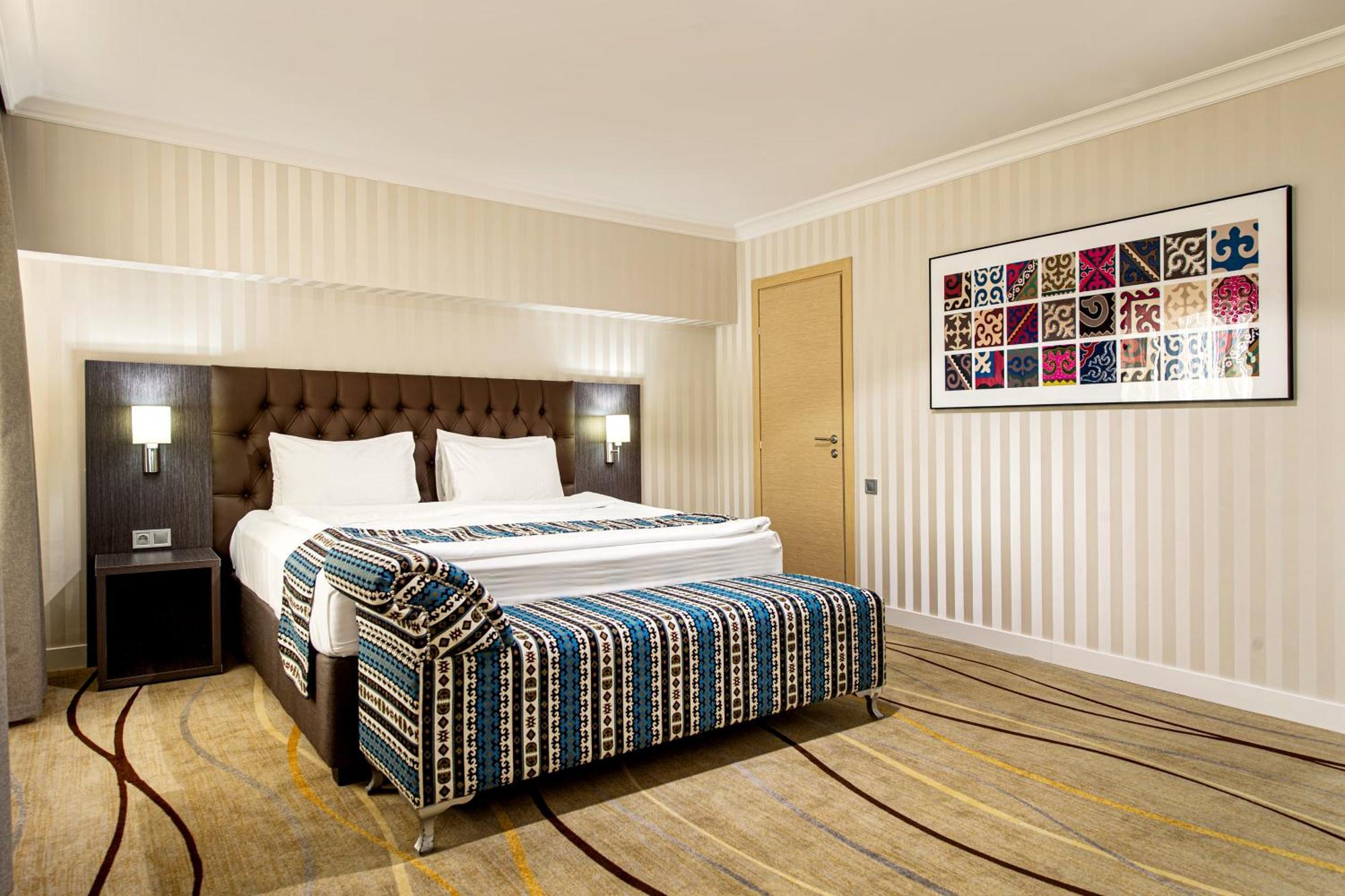 Shymkent Grand Hotel ภายนอก รูปภาพ