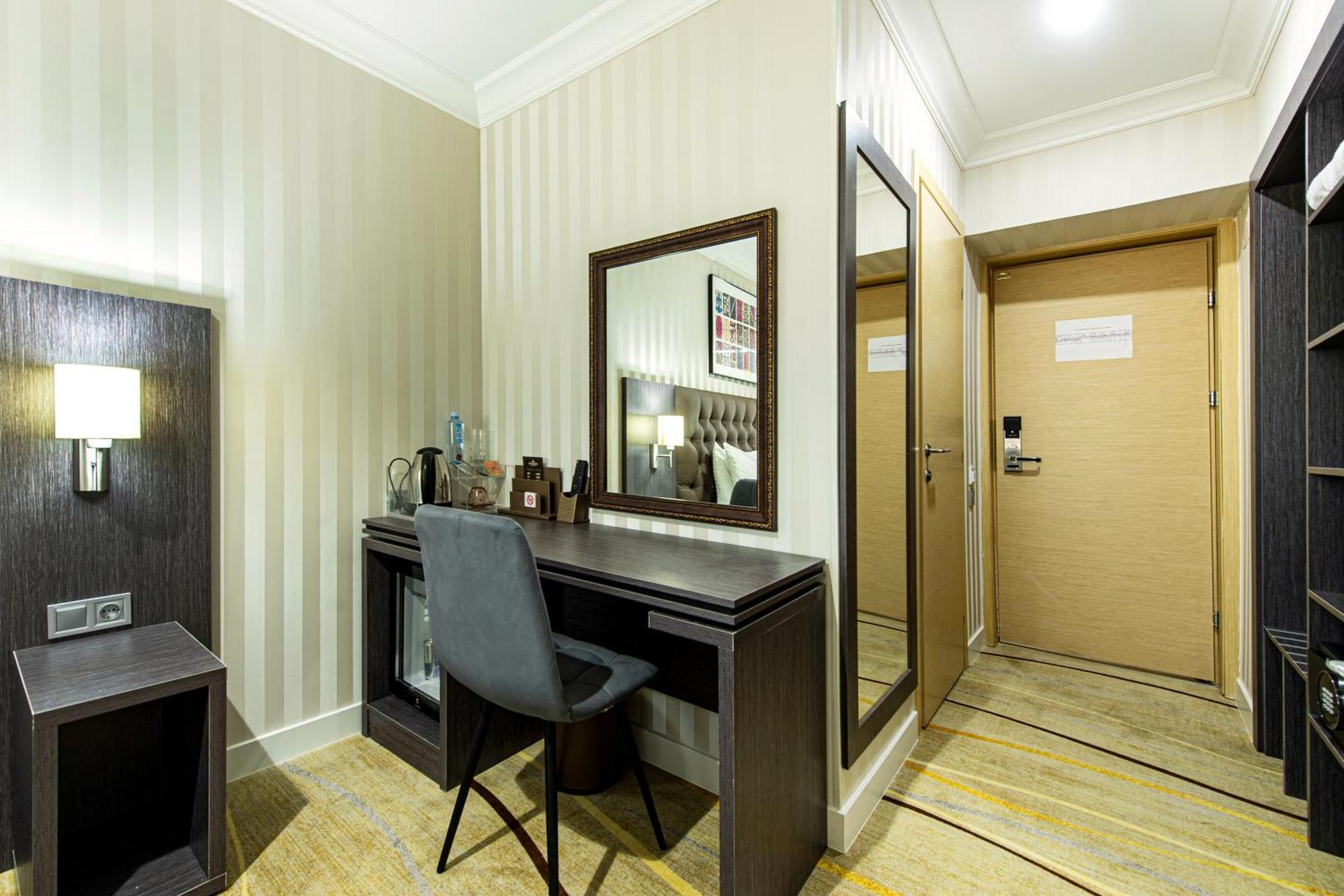 Shymkent Grand Hotel ภายนอก รูปภาพ