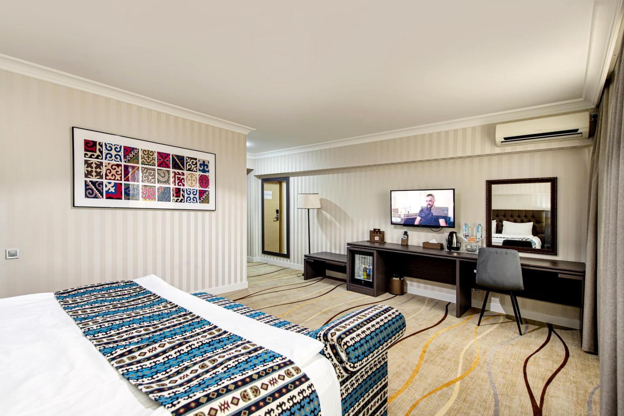 Shymkent Grand Hotel ภายนอก รูปภาพ