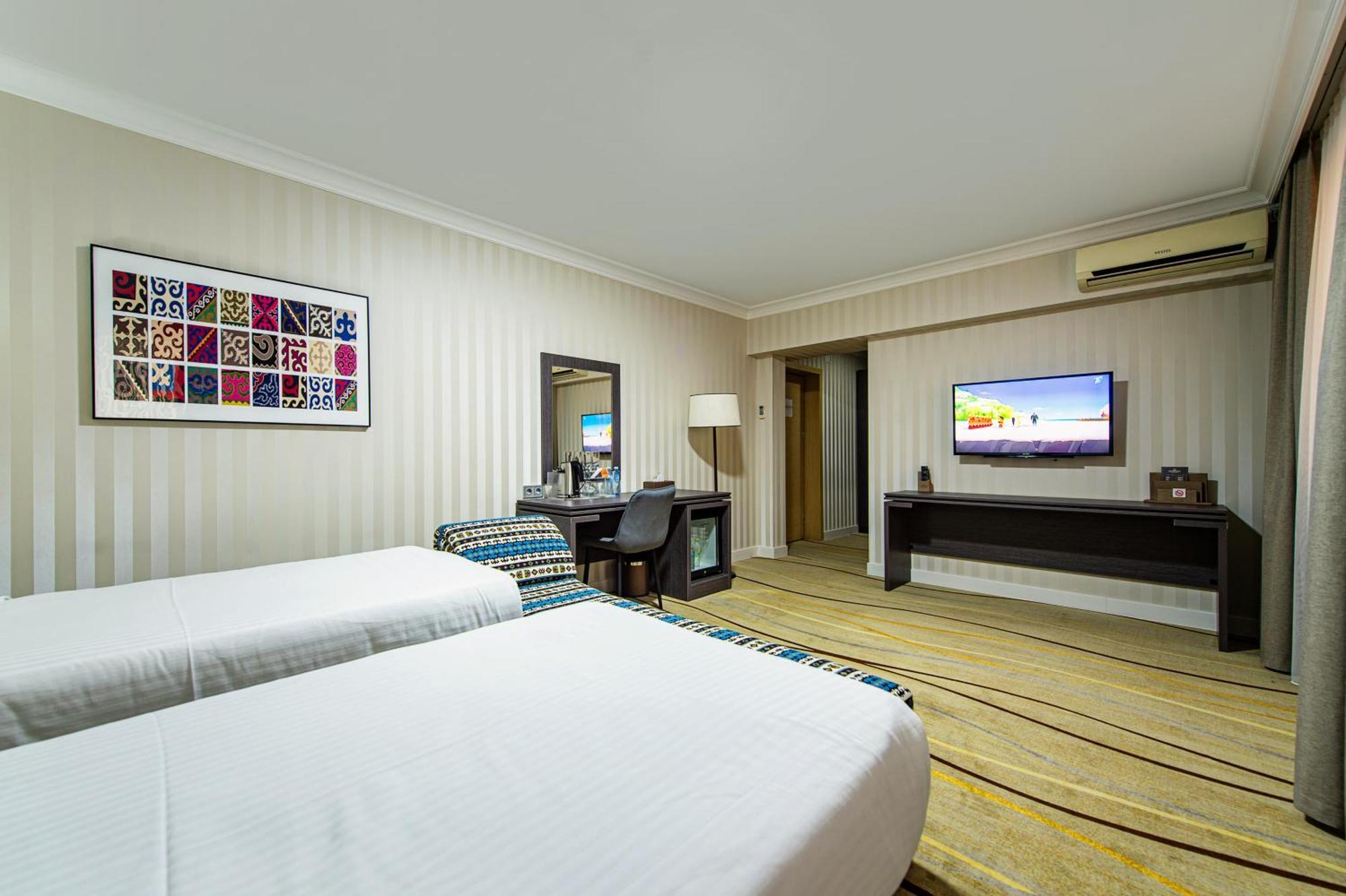 Shymkent Grand Hotel ภายนอก รูปภาพ