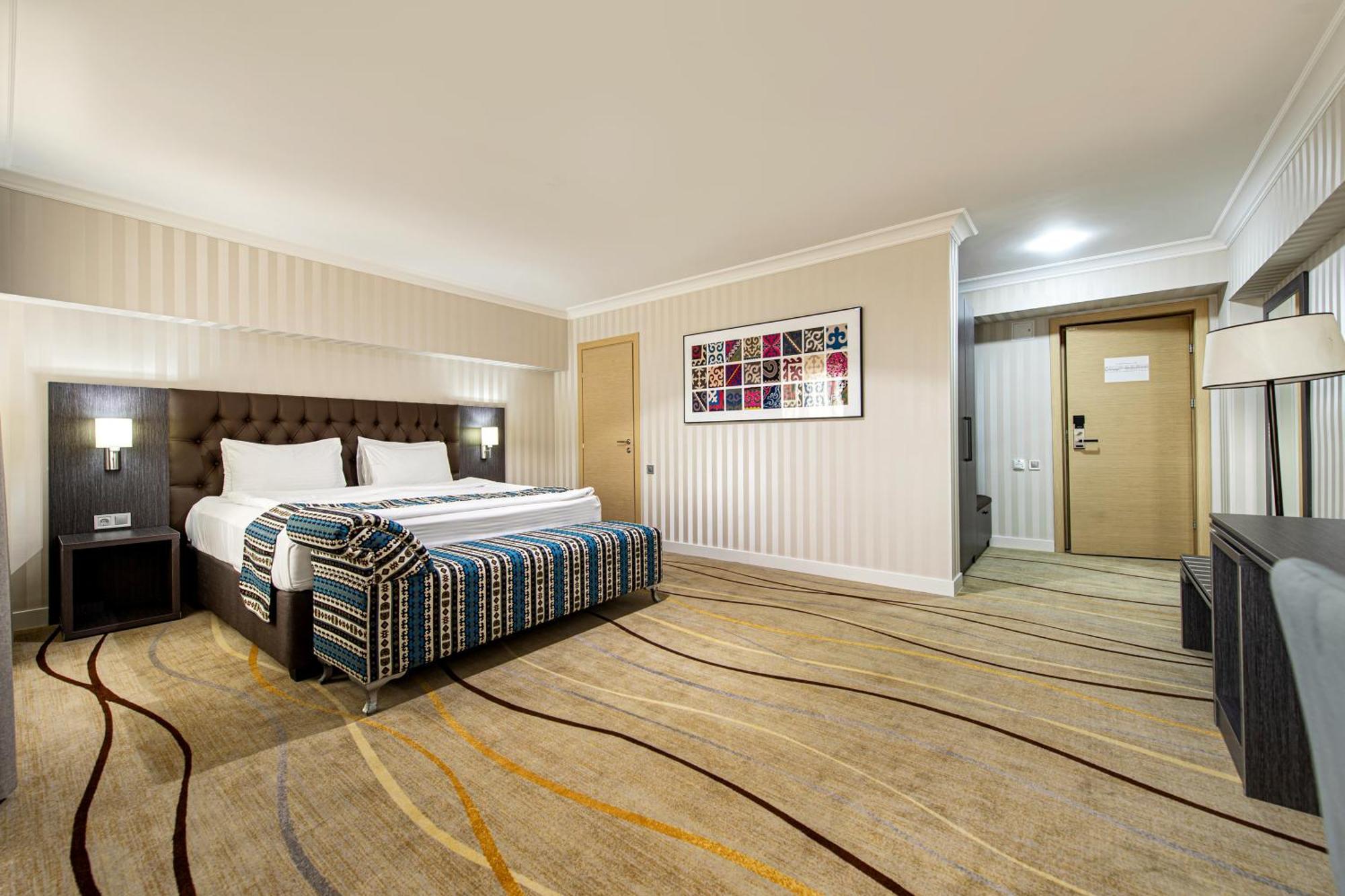 Shymkent Grand Hotel ภายนอก รูปภาพ