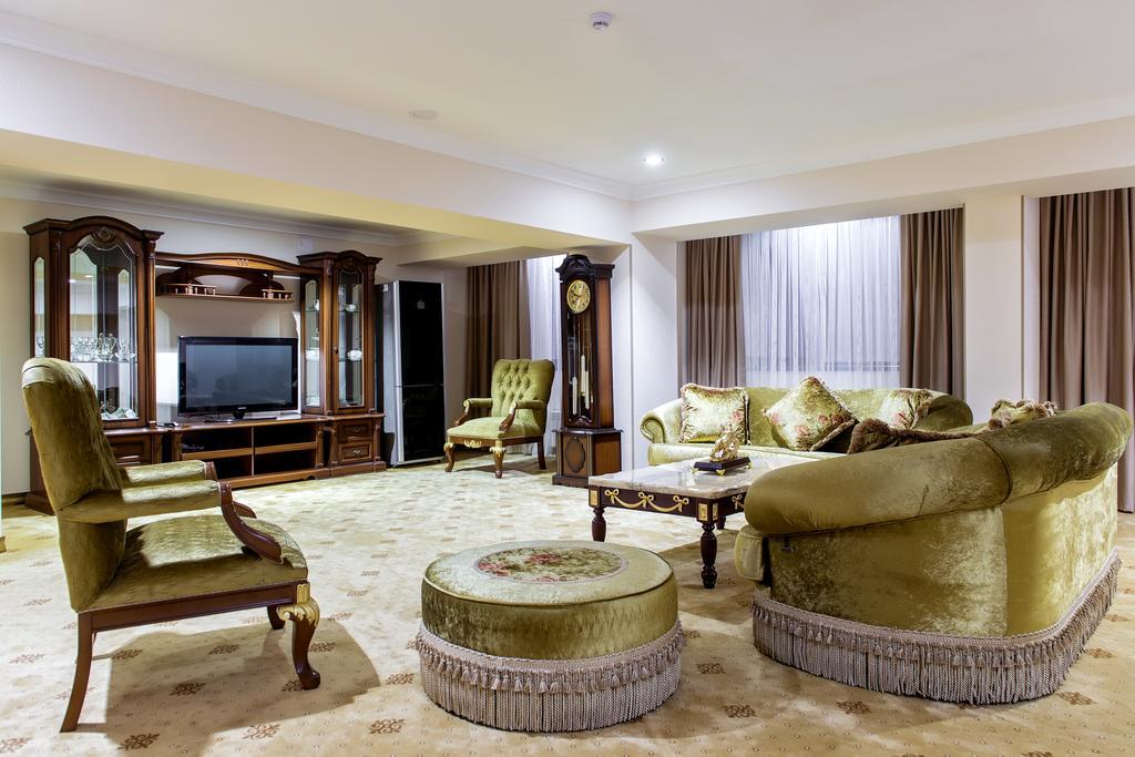 Shymkent Grand Hotel ภายนอก รูปภาพ