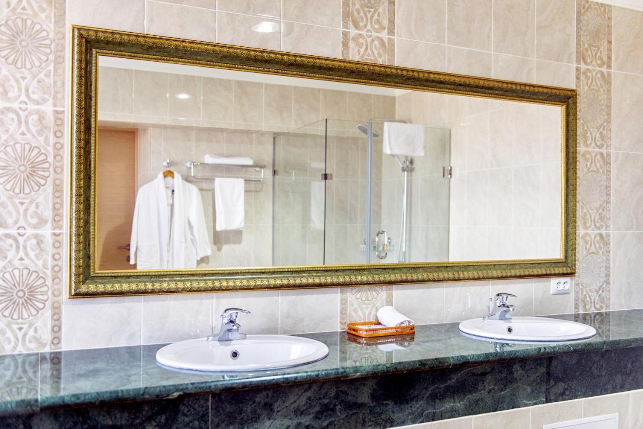 Shymkent Grand Hotel ภายนอก รูปภาพ
